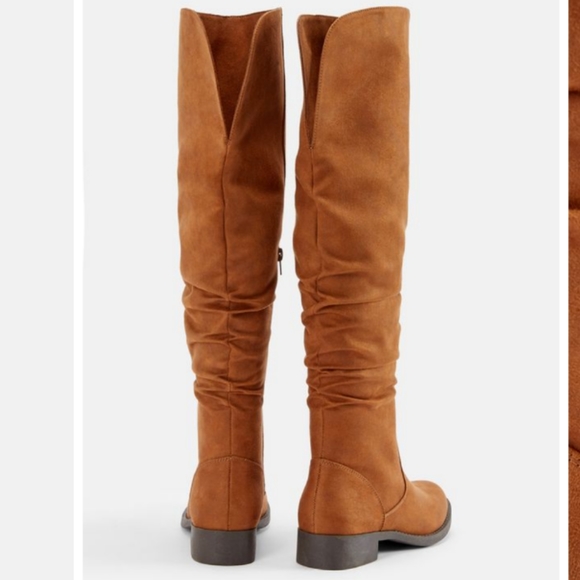 Saria Flat Boots - Picture 3 of 11